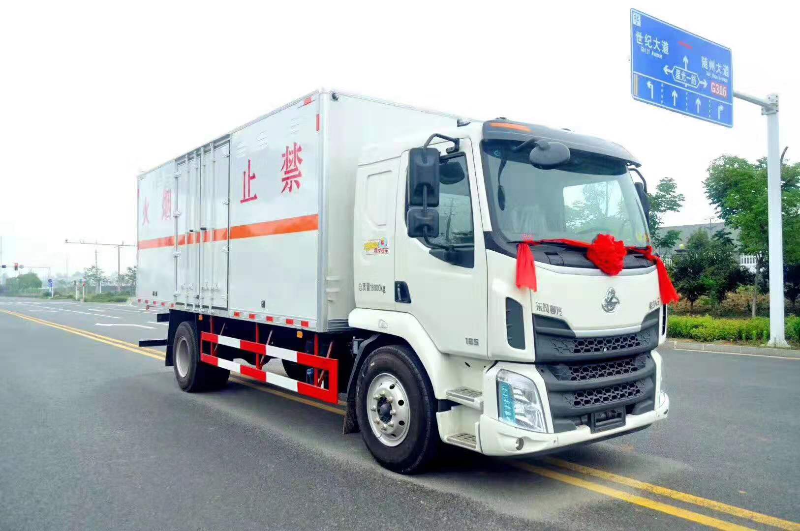 柳汽乘龍6.5米雜項(xiàng)危廢廂式運(yùn)輸車(chē)